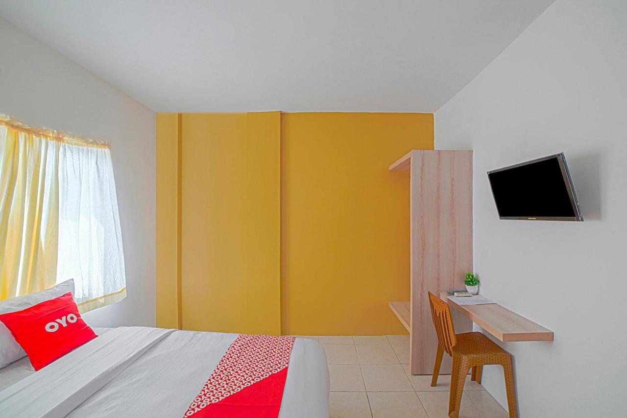 Oyo 90637 Rumah Ni Karo Medan Eksteriør billede