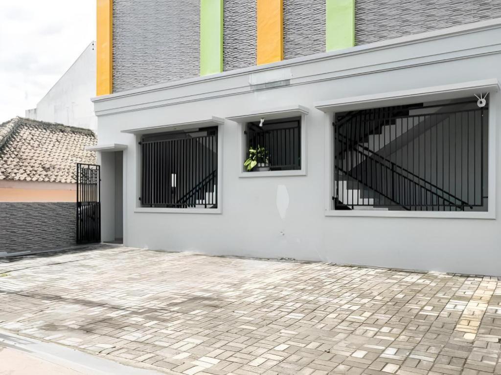 Oyo 90637 Rumah Ni Karo Medan Eksteriør billede