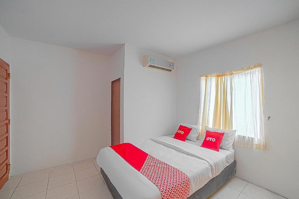 Oyo 90637 Rumah Ni Karo Medan Eksteriør billede